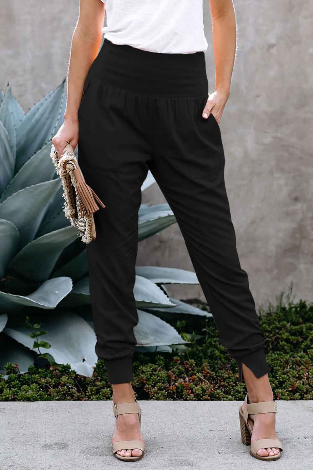 Black-Pocketed-Cotton-Joggers